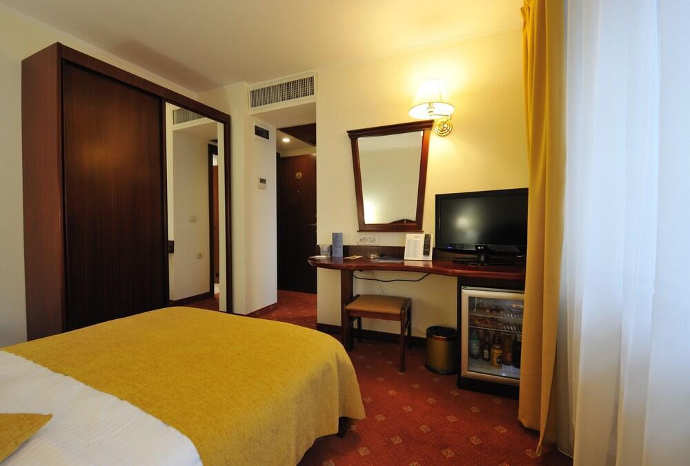 Hotel Minerva ブカレスト エクステリア 写真